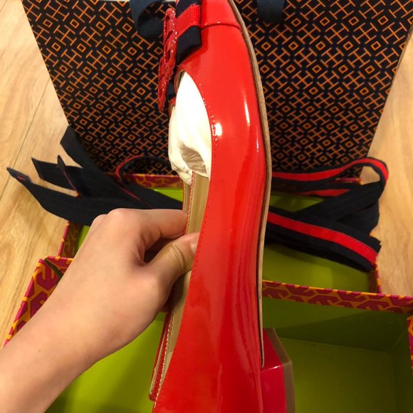Tory Burch Women's red patent leather bow ballet flats shoes with lacing size7 - Picture 4 of 8